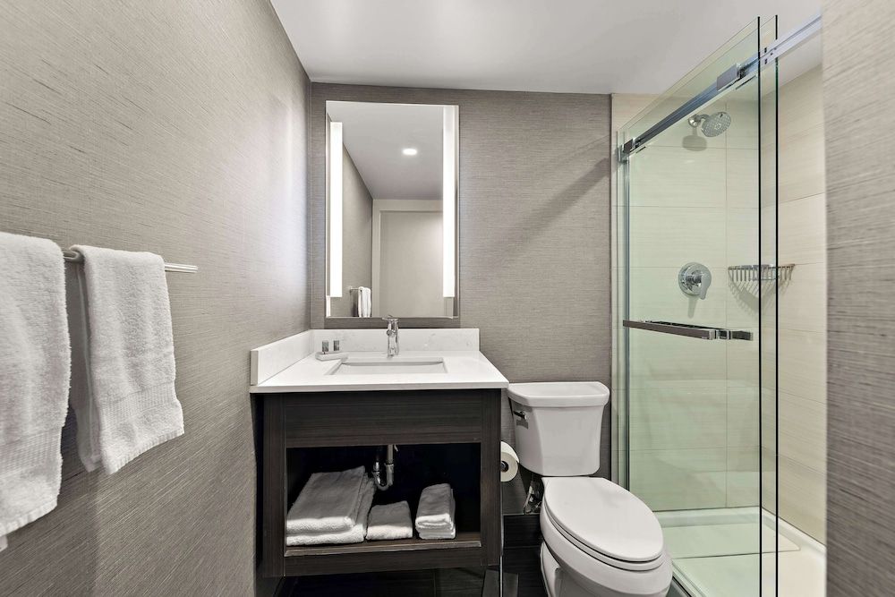 Best Western Parkway Hotel Toronto North Suite, Multiple Beds, Non Smoking, Kitchenette (Walk-in Shower;Larger Room) 5