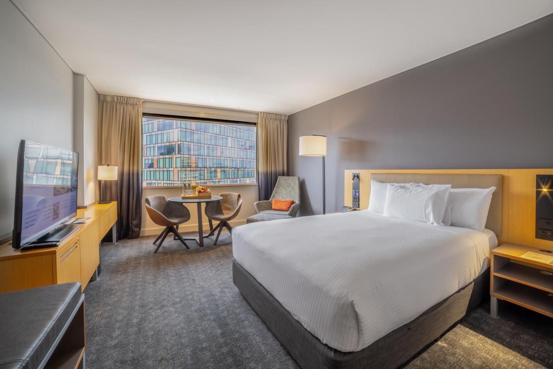 Deluxe Room, 1 Queen Bed, City Skyline