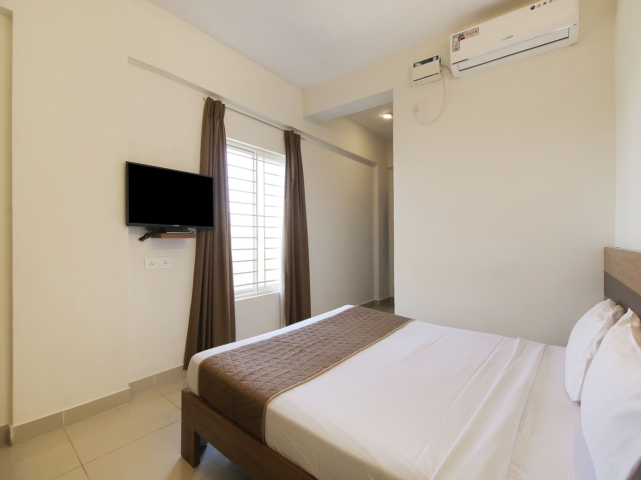 Sanctum Suites Whitefield Bangalore Deluxe Queen Room 20