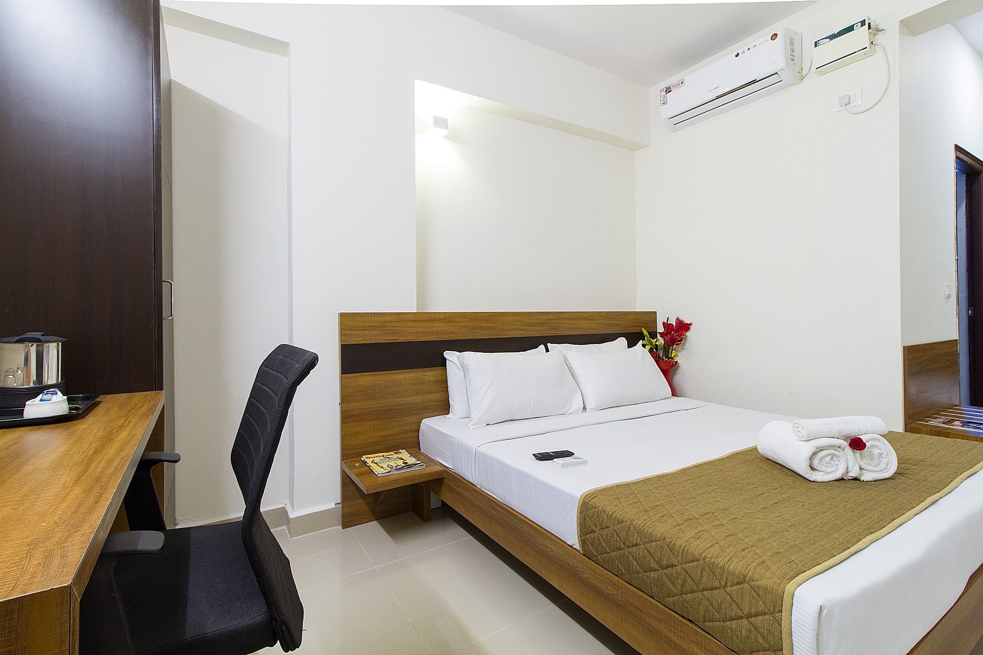Sanctum Suites Whitefield Bangalore Deluxe Queen Room 9