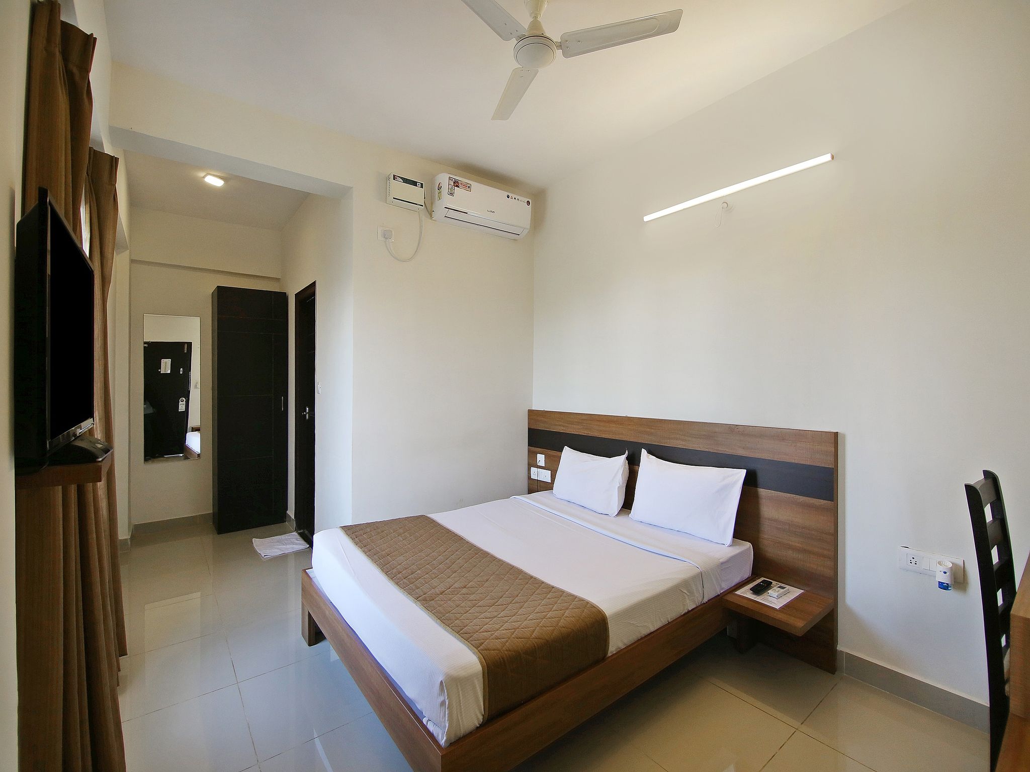 Sanctum Suites Whitefield Bangalore Deluxe Queen Room 19
