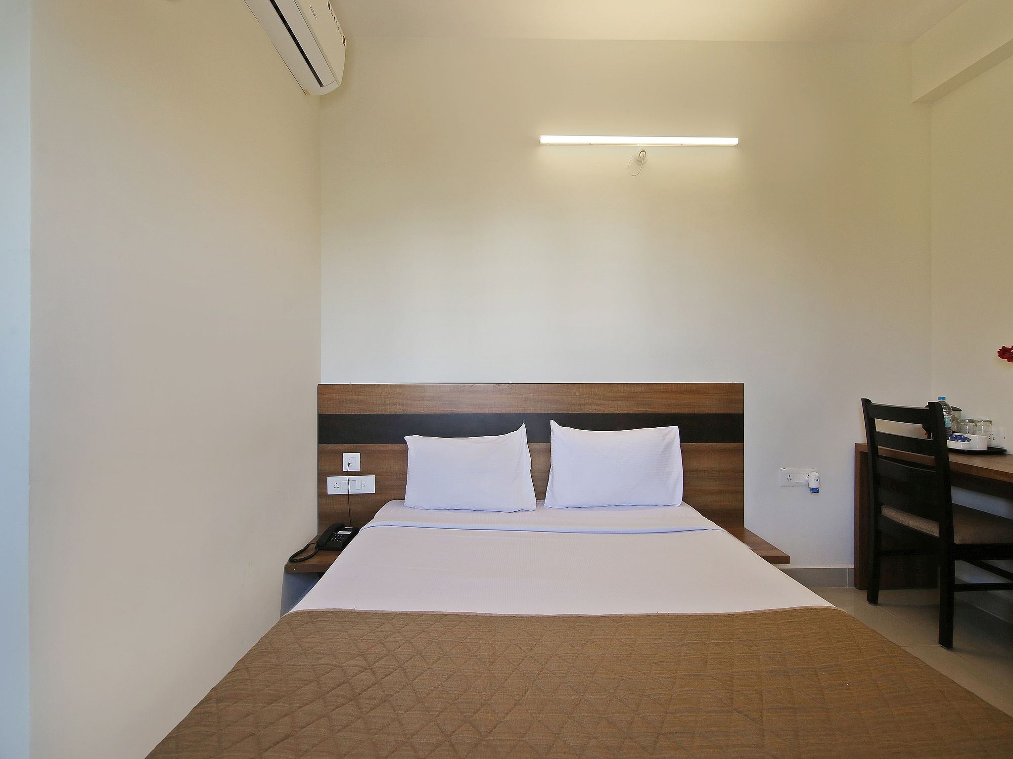 Sanctum Suites Whitefield Bangalore Deluxe Queen Room 10