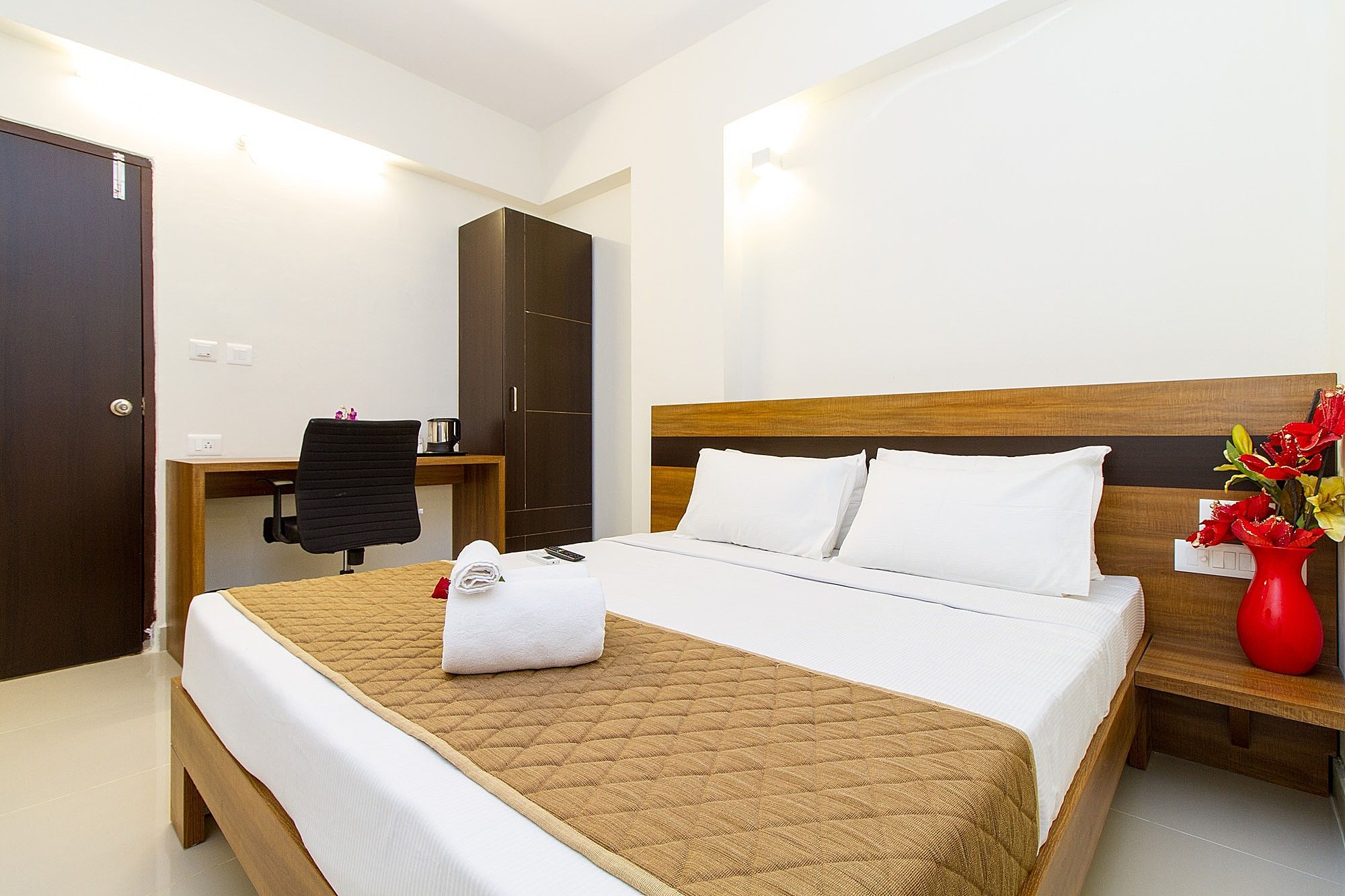 Sanctum Suites Whitefield Bangalore Deluxe Queen Room 18