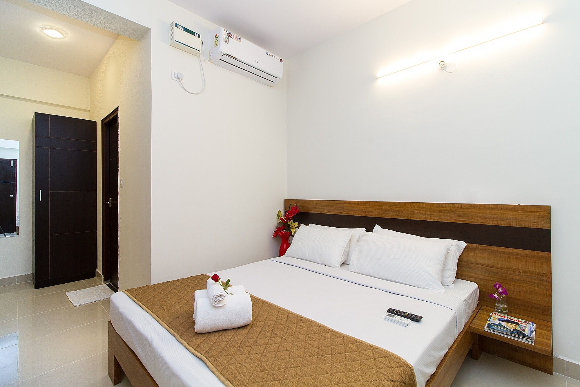 Sanctum Suites Whitefield Bangalore Deluxe Queen Room 3
