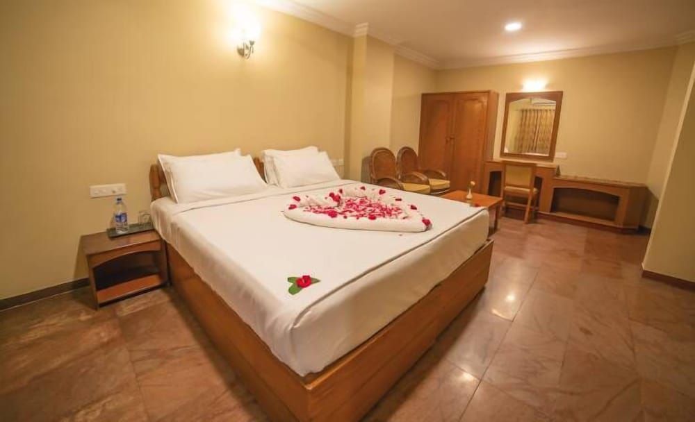 Poppys Tower Tiruppur Superior Double Room 3