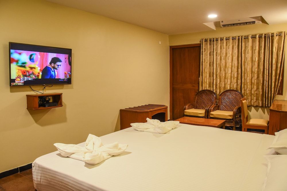 Poppys Tower Tiruppur Superior Double Room 5