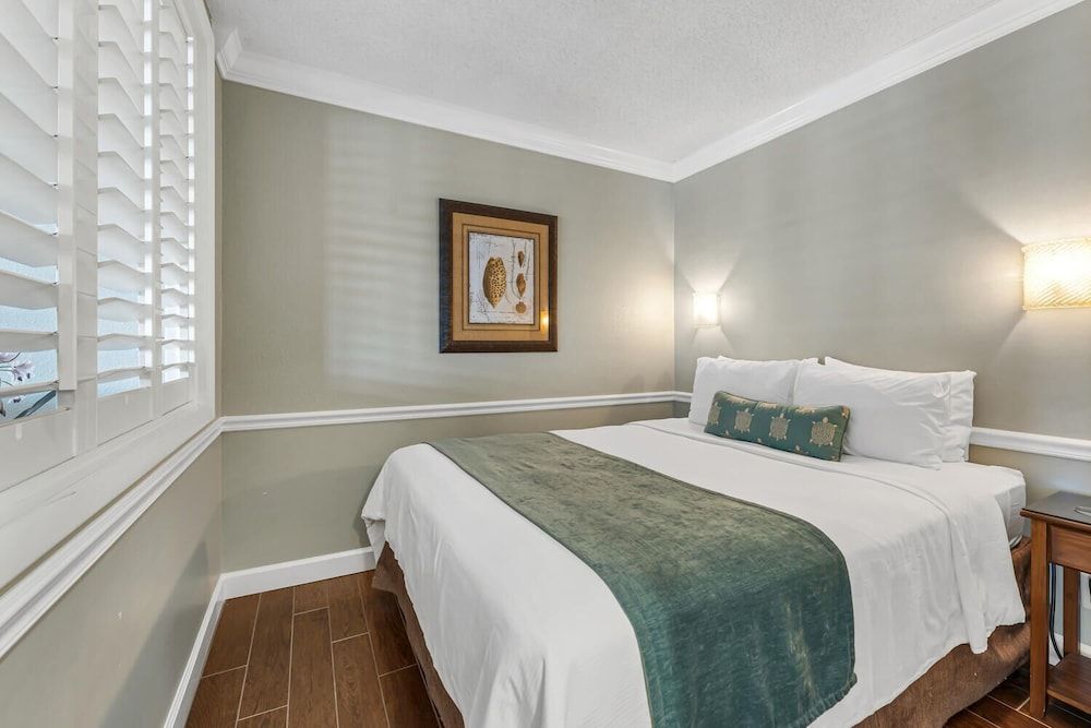 Vanderbilt Beach Resort Beachview Junior Suite