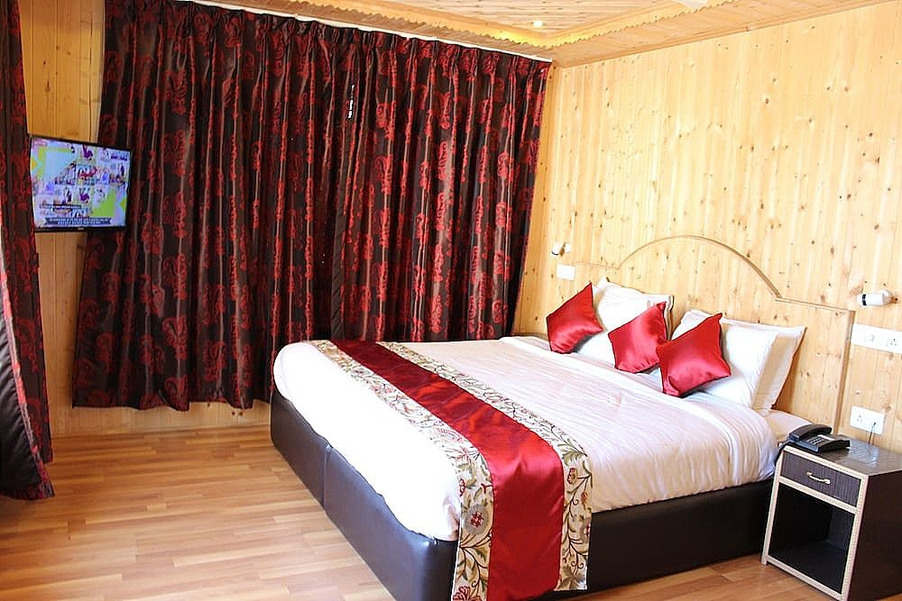 undefined  Nigeen Lake View Resort 4