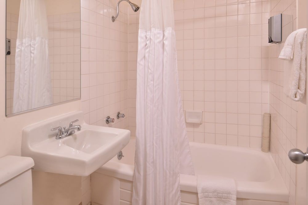 Campus Inn & Suites Eugene Downtown Studio Suite 4