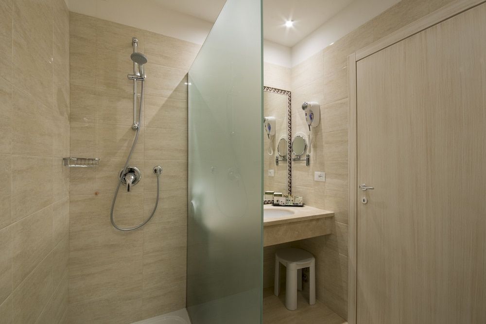 Hotel Executive Standard Double or Twin Room 5