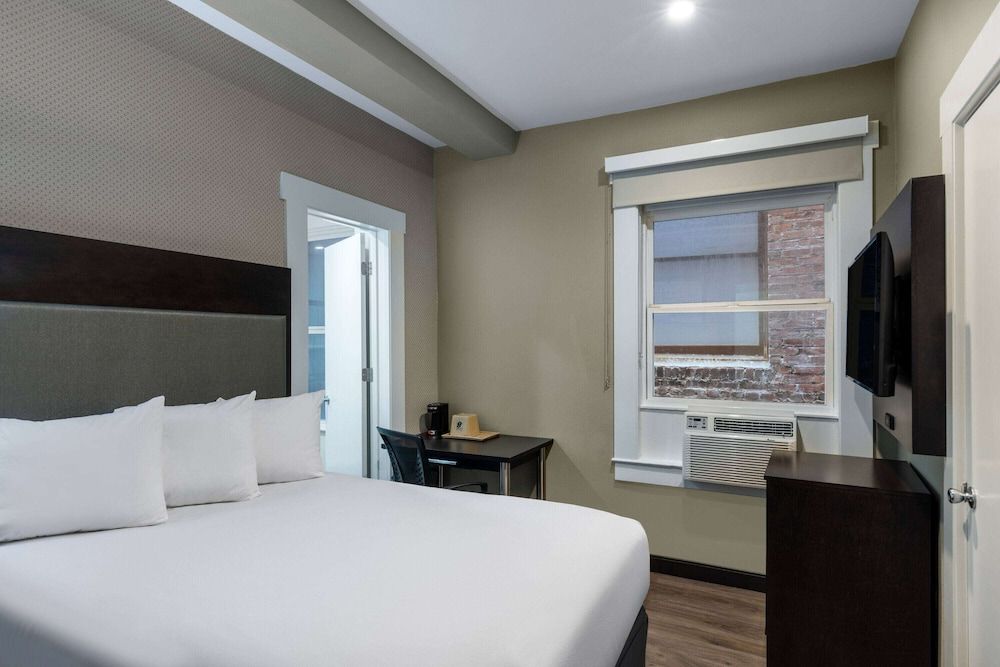 undefined Super 8 by Wyndham San Francisco/Union Square Area 2