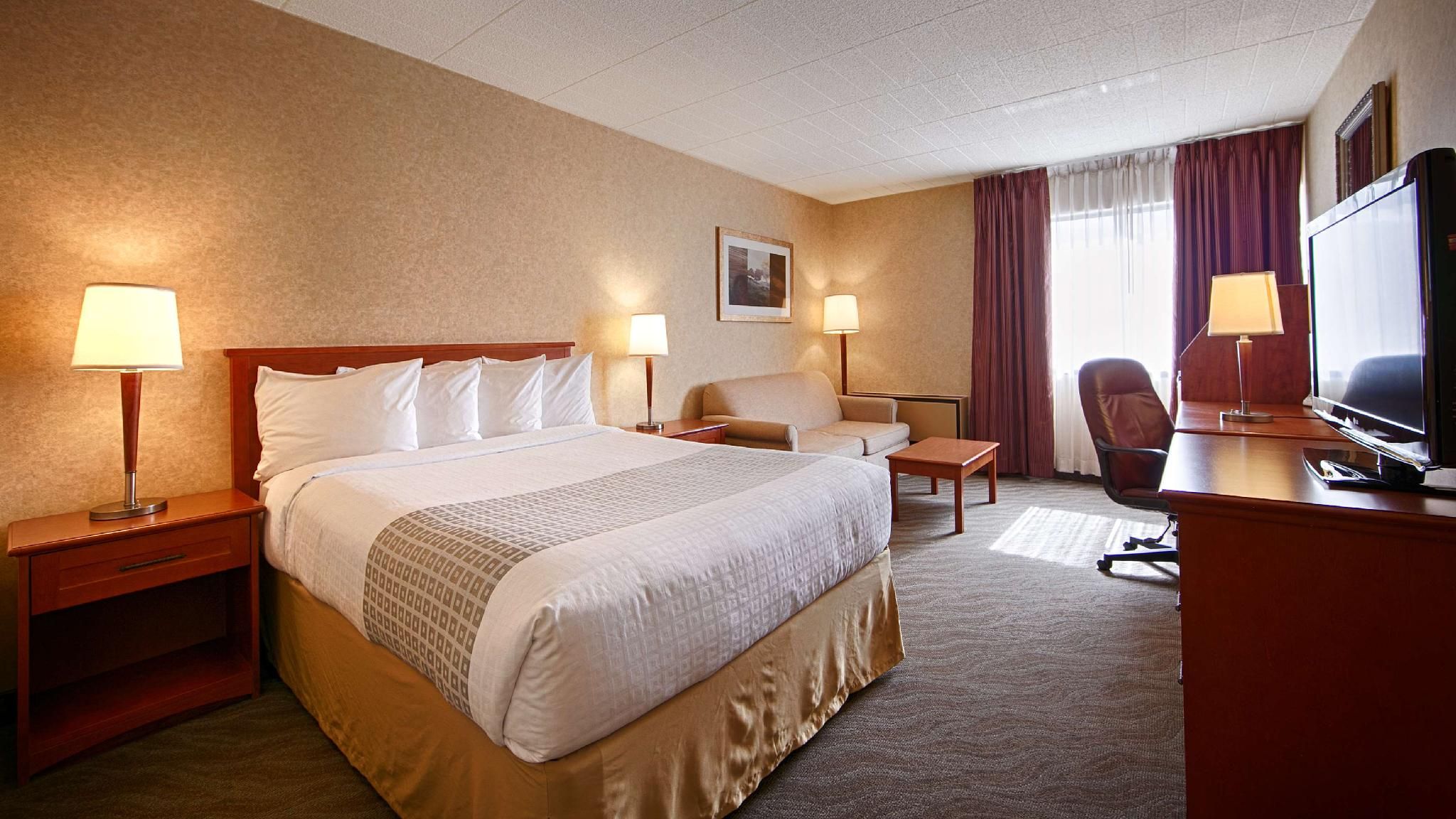 Best Western North Bay Hotel & Conference Centre 1 Queen Bed, Nonsmoking, Pet Friendly Room, First Floor, Sofabed
