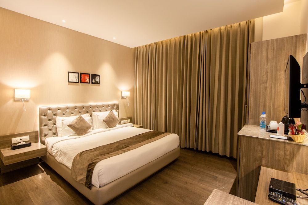 AB Clarks Inn Deluxe Room, 1 King Bed