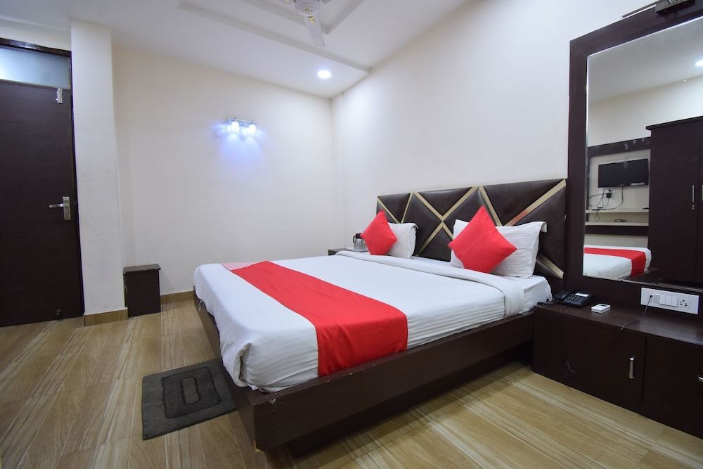Hotel Siddhi Vinayak Standard Room. 5