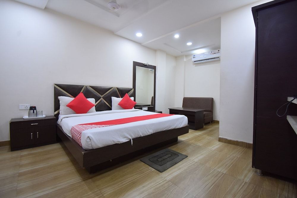 Hotel Siddhi Vinayak Standard Room.