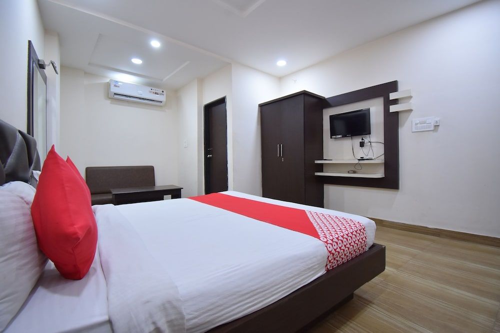 Hotel Siddhi Vinayak Standard Room. 4