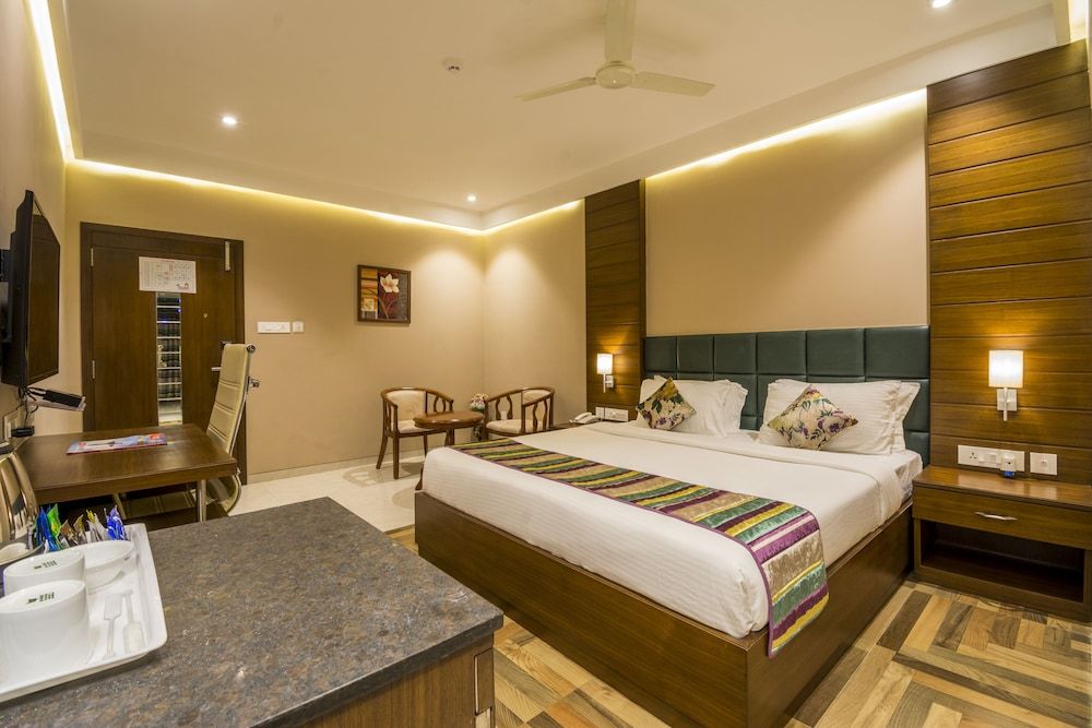 The Capital Hotel Deluxe Room 9