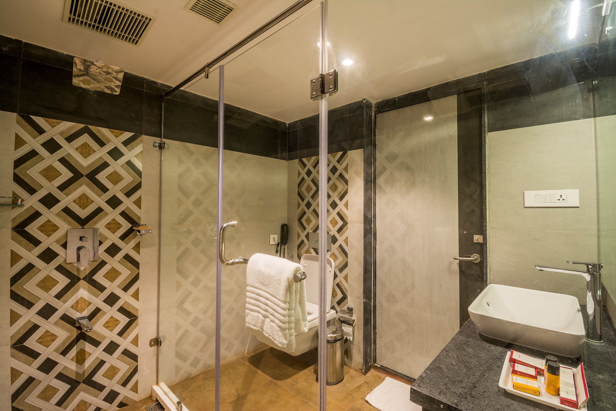 The Capital Hotel Deluxe Room 15