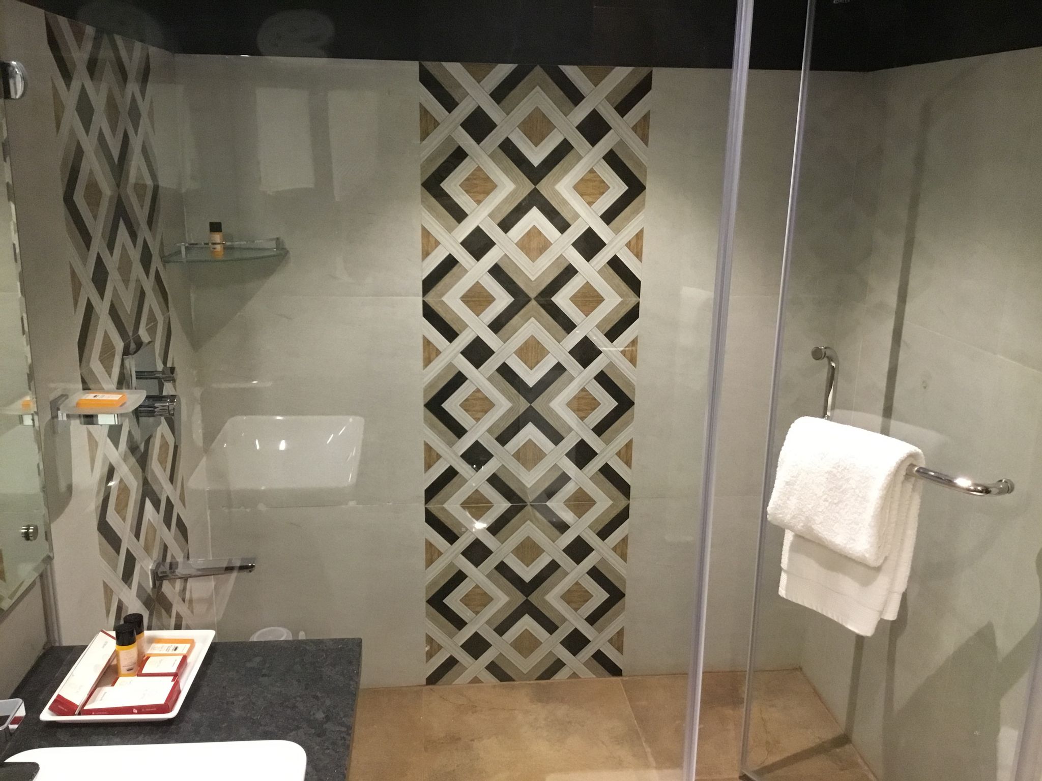 The Capital Hotel Deluxe Room 17