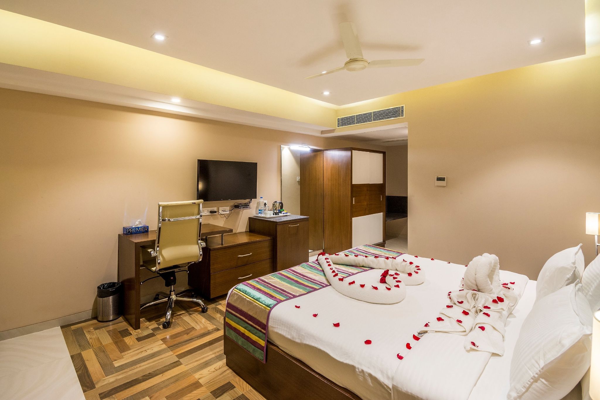 The Capital Hotel Deluxe Room 4