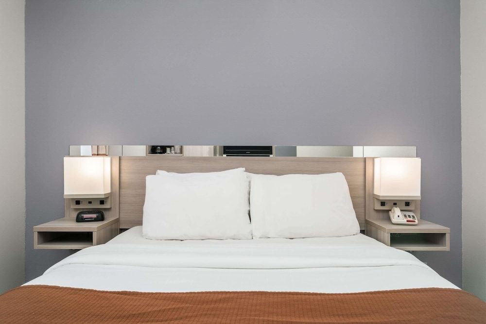 Standard Room, 1 Queen Bed, Accessible