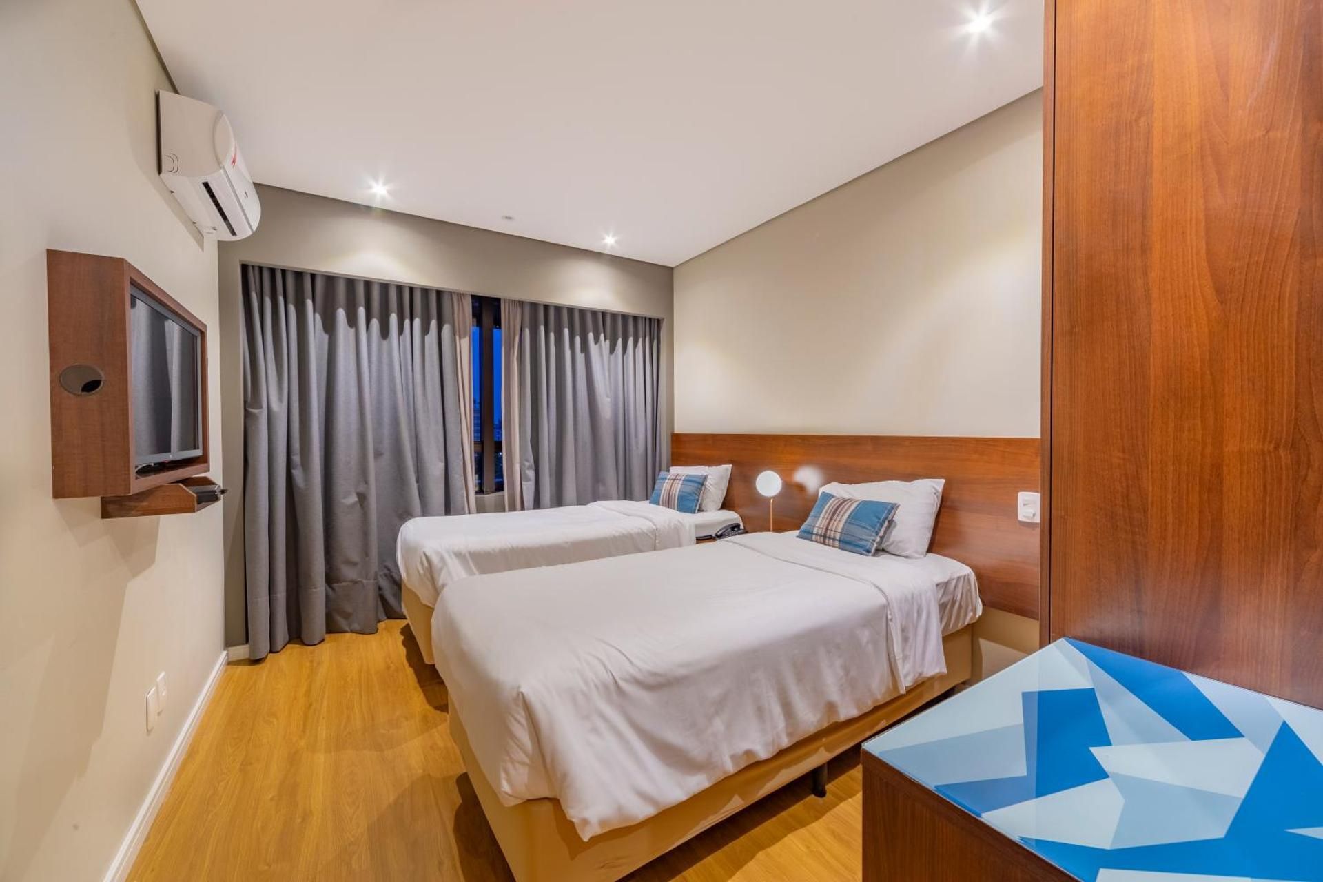 Family Room with 1 Double Bed, 2 Single Beds and 1 Sofa Bed