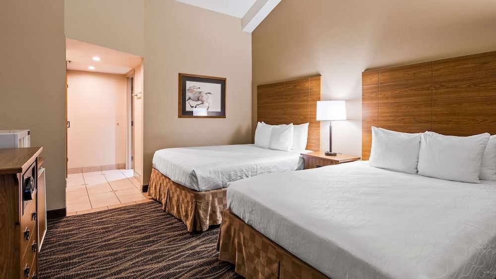 Suite, 2 Queen Beds, Non Smoking, Refrigerator & Microwave (Living Room;with Sofabed)