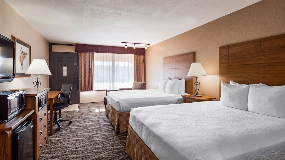 Standard Room, 2 Queen Beds, Accessible, Bathtub