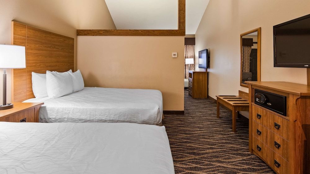 Suite, 2 Queen Beds, Non Smoking, Refrigerator & Microwave (Living Room;with Sofabed)