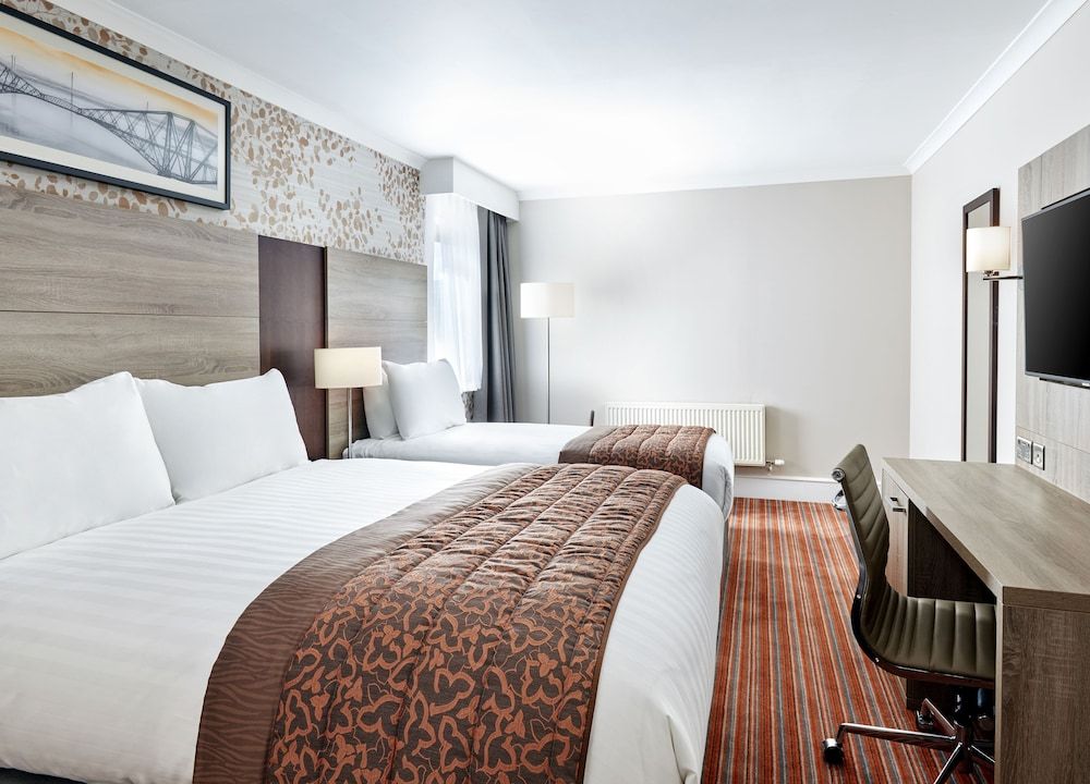 Leonardo Edinburgh Murrayfield Standard Double and Single 3