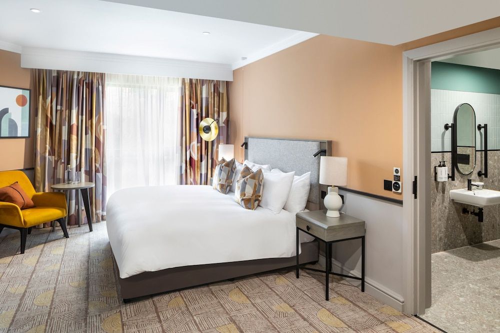Standard Room, 1 King Bed, Accessible (Super King)