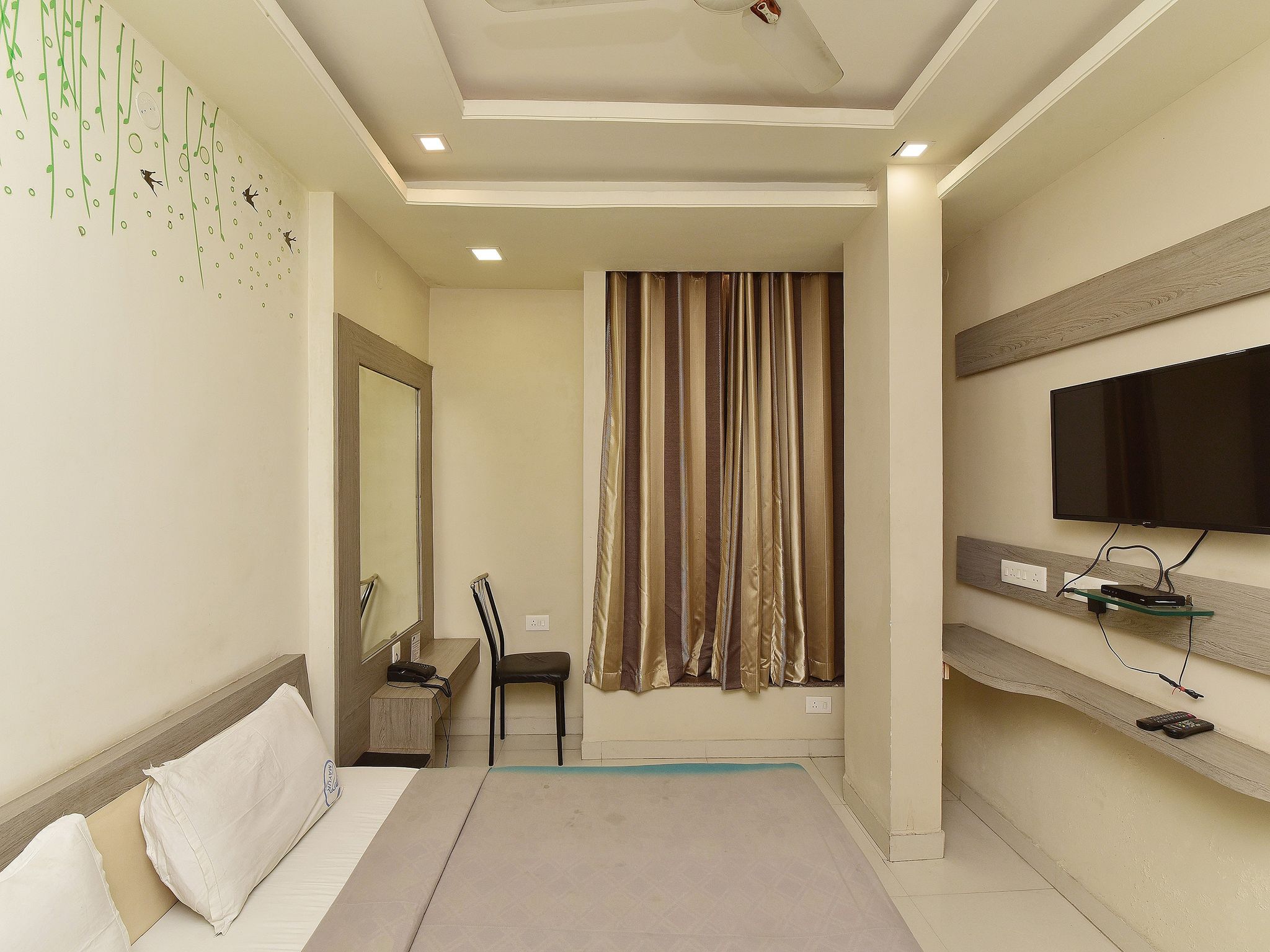 SUITE ROOM 