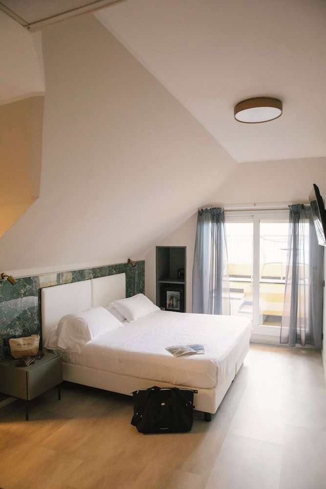 Deluxe Room, Multiple Beds, Balcony, Sea View