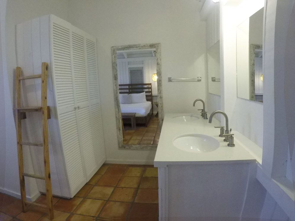 Peace and Plenty Resort Cottage, 1 King Bed with Sofa bed, Non Smoking, Lagoon View 4