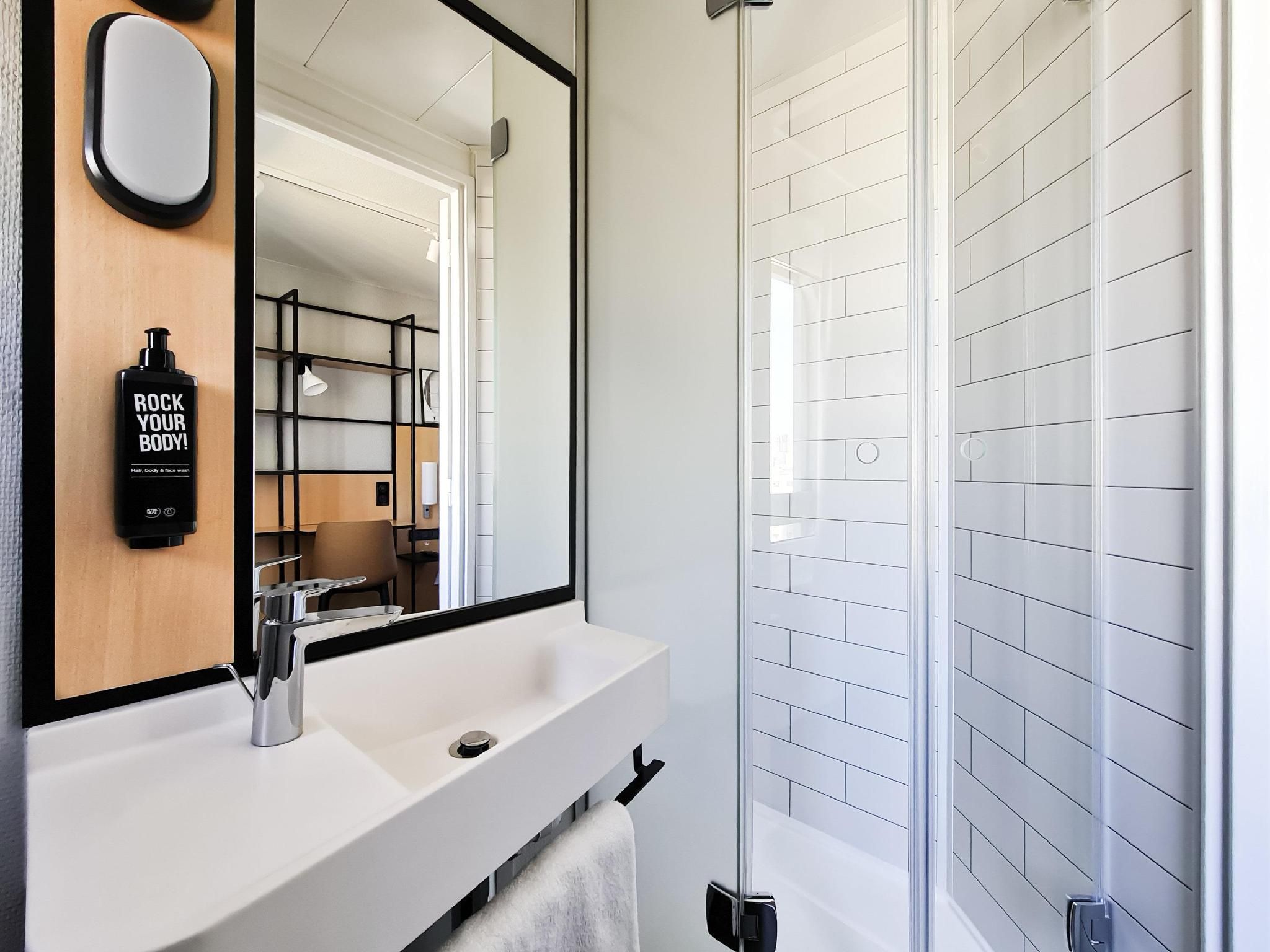 undefined ibis Paris Tour Eiffel Cambronne 15ème 6