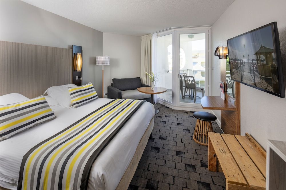 Superior Triple Room, Partial Sea View