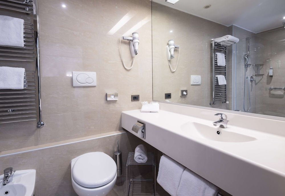 Best Western Hotel Biri Comfort Room, 2 Twin Beds, Non Smoking 4