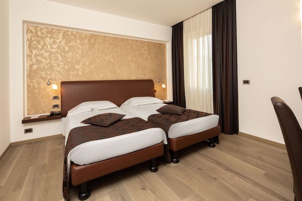 Best Western Hotel Biri Comfort Room, 2 Twin Beds, Non Smoking 2