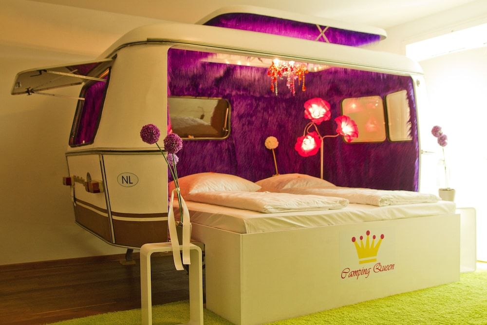 Room for 5 people