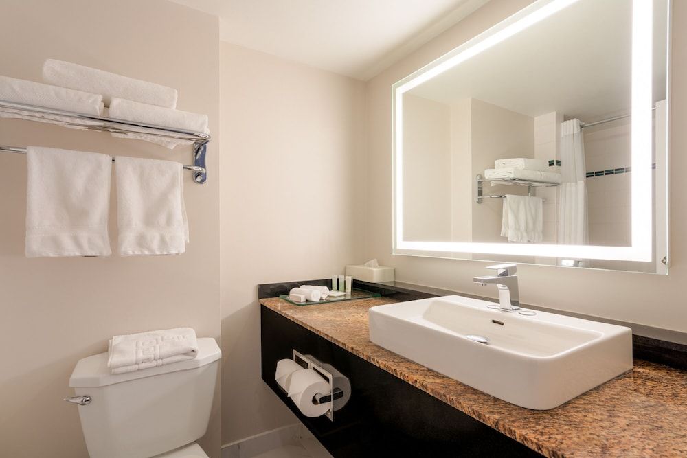 Executive Suites Hotel Metro Vancouver Room Selected at Check in