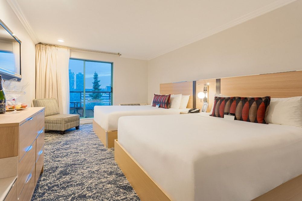 Executive Suites Hotel Metro Vancouver Double One Bedroom Suite 2