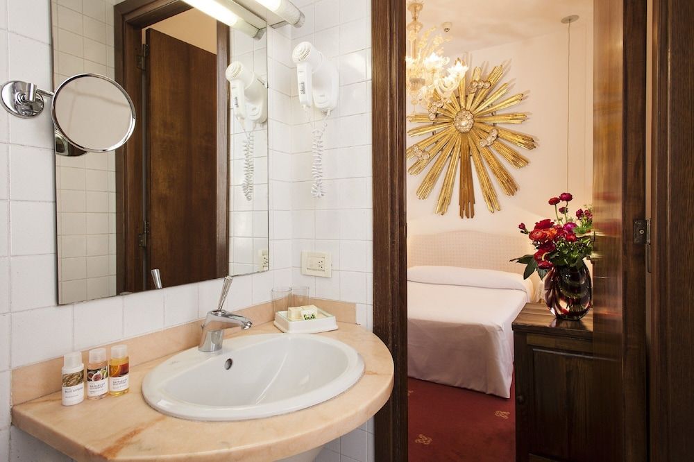 Hotel Columbia Standard Double or Twin Room 6