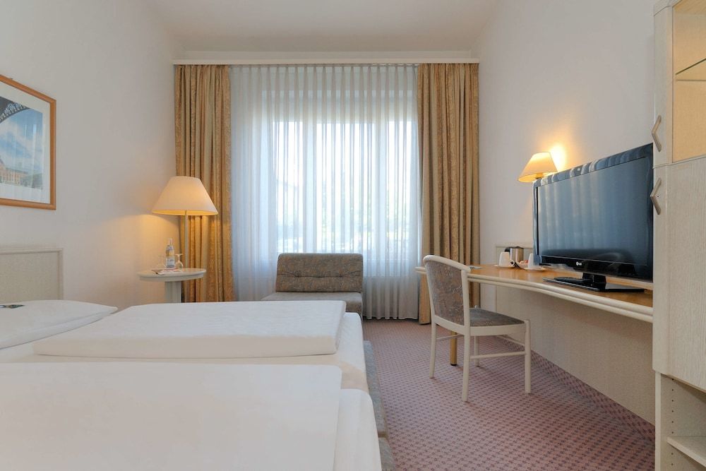 Hotel Stuttgart Sindelfingen City by Tulip Inn Comfort Room, 2 Twin Beds, Bathtub 3