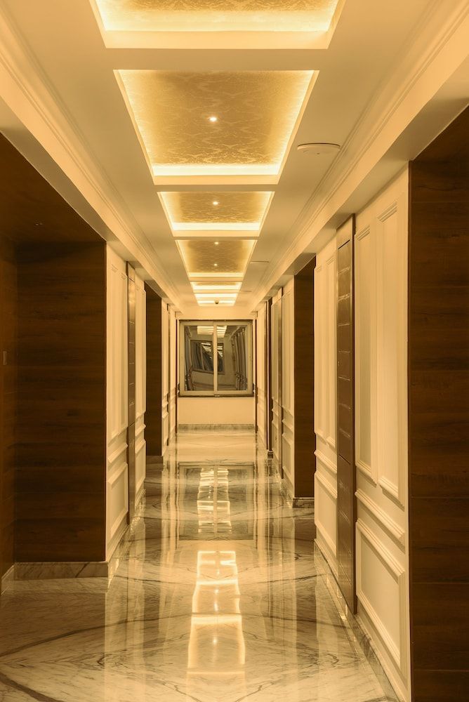undefined White Lotus Hotel 4