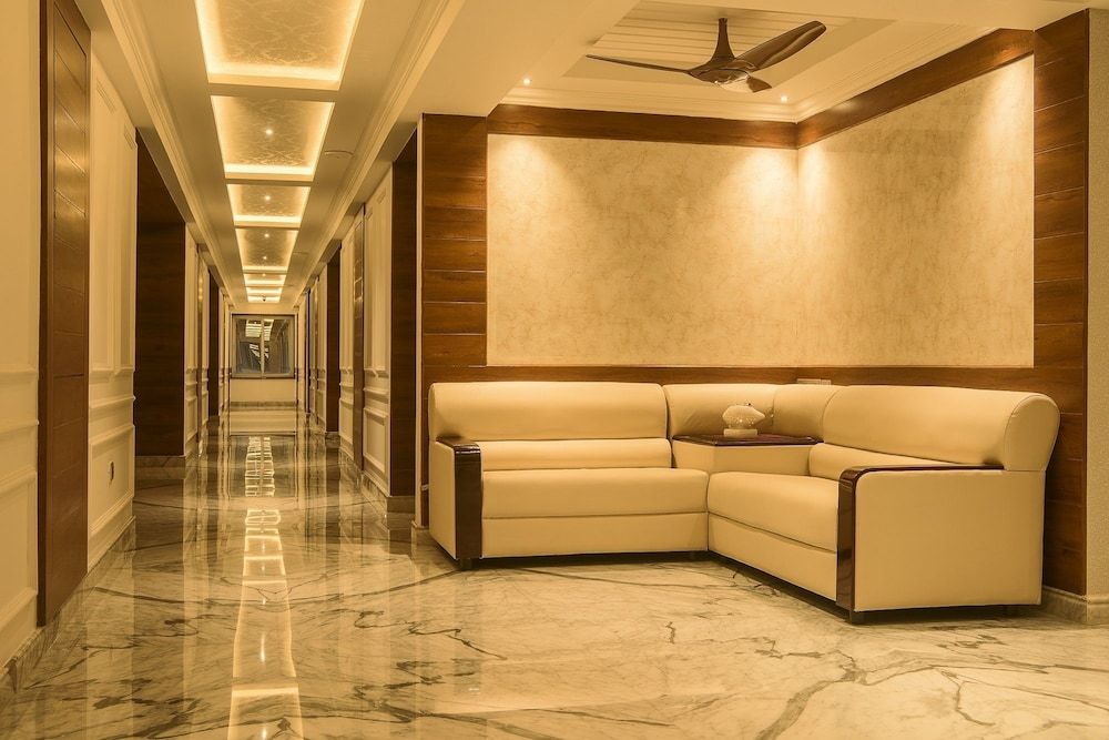 undefined White Lotus Hotel 3
