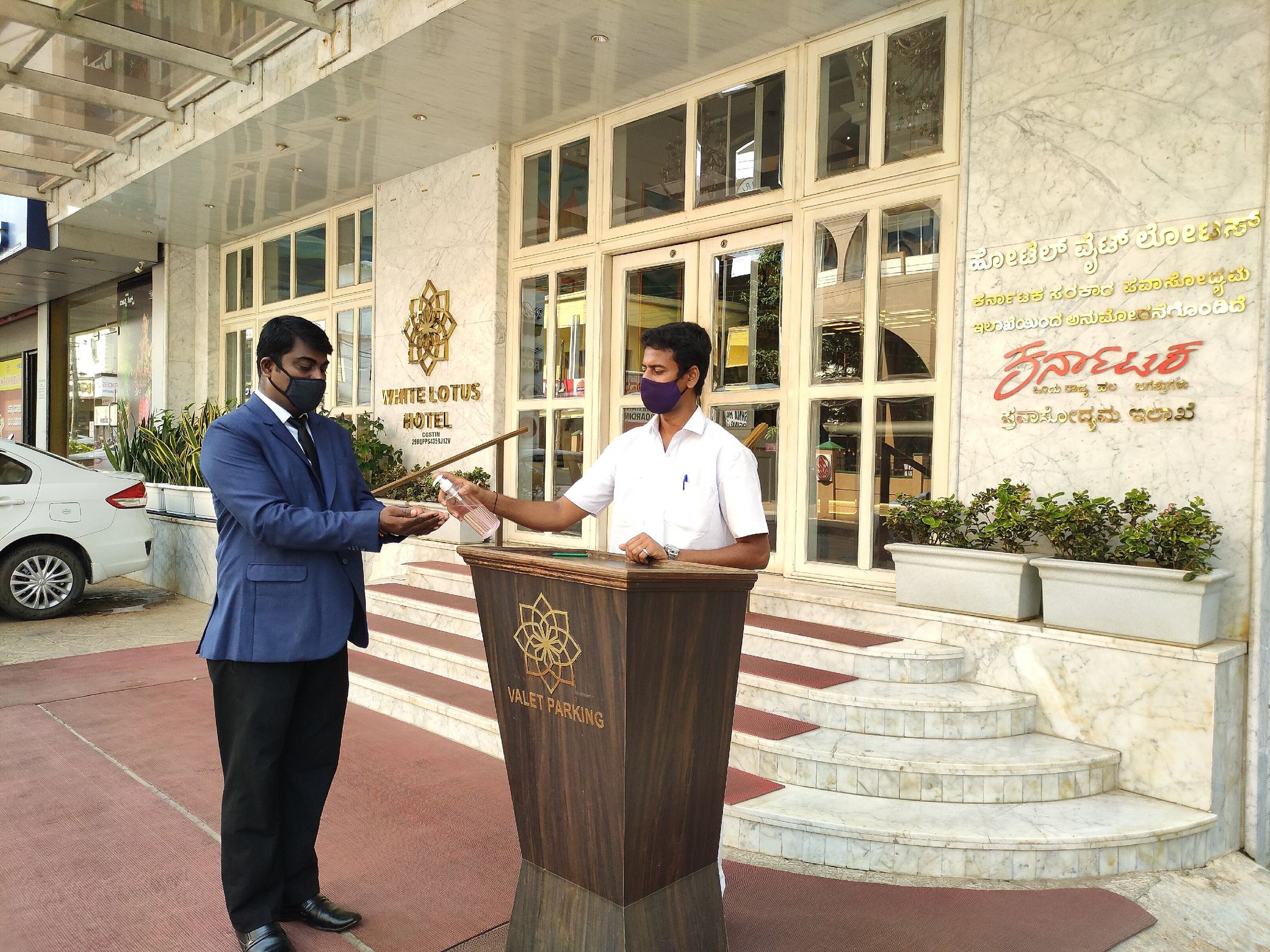 undefined White Lotus Hotel 9