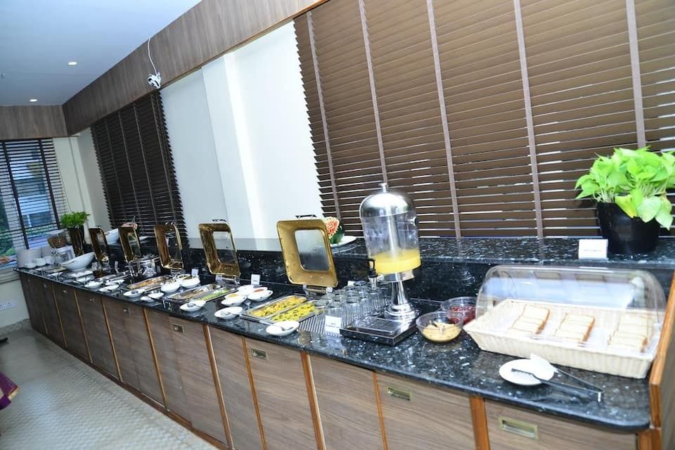 Food & Dining