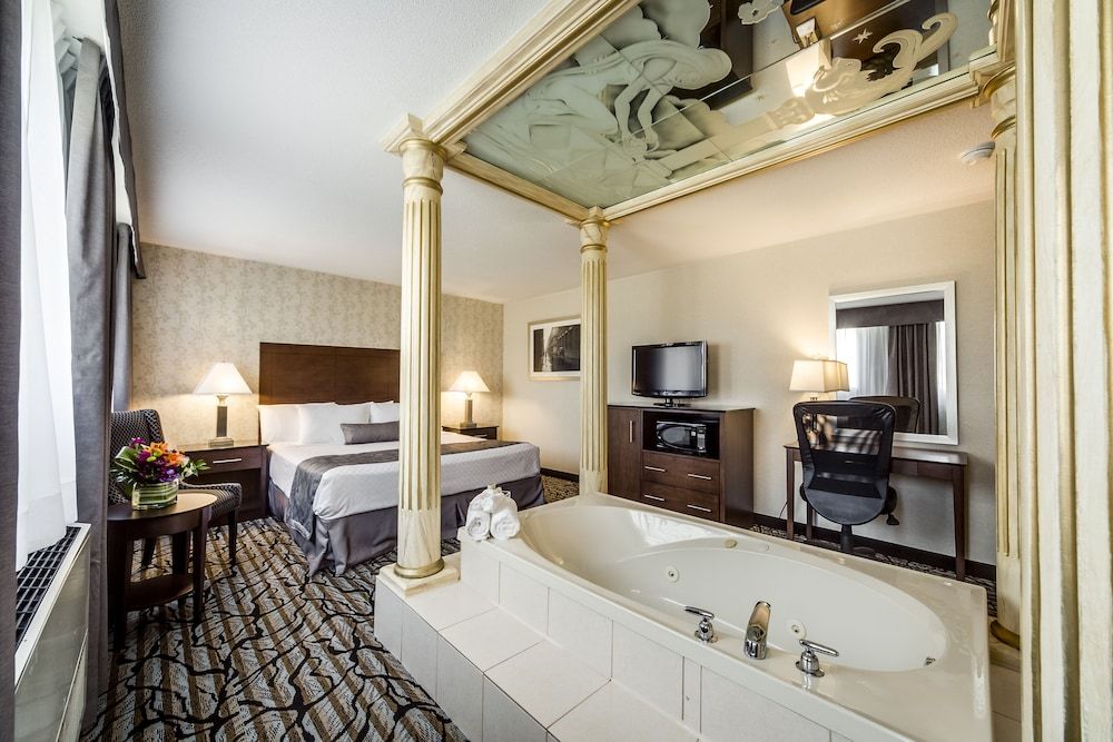 Luxury King Suite with Jetted Tub