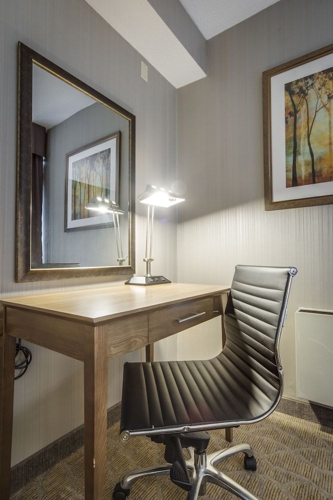 Monte Carlo Inn Airport Suites Standard Room with 2 Queen Beds 6