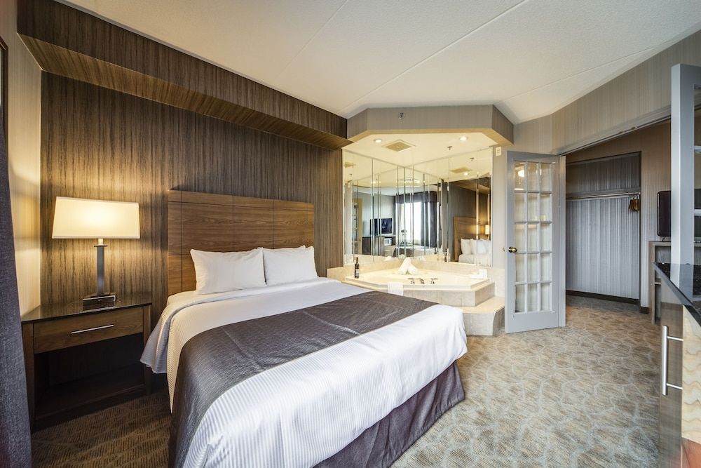 undefined Monte Carlo Inn Airport Suites 7